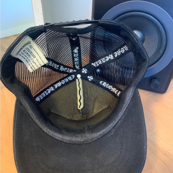 Chrome Hearts Trucker
300
Good condition, could use a redye - Picture 2 of 5